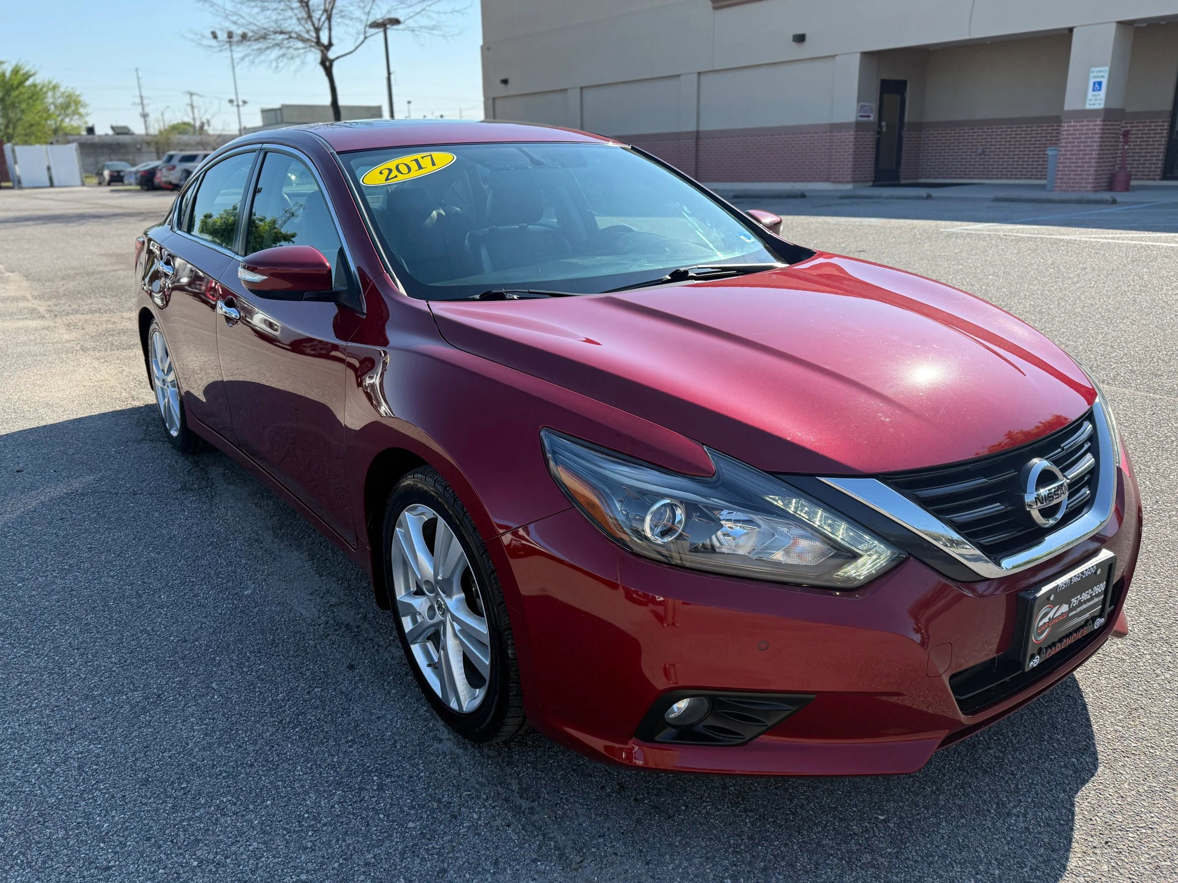 Used 2017 Nissan Altima 3.5 SL w/ 3.5SL Technology Package FWD image 5
