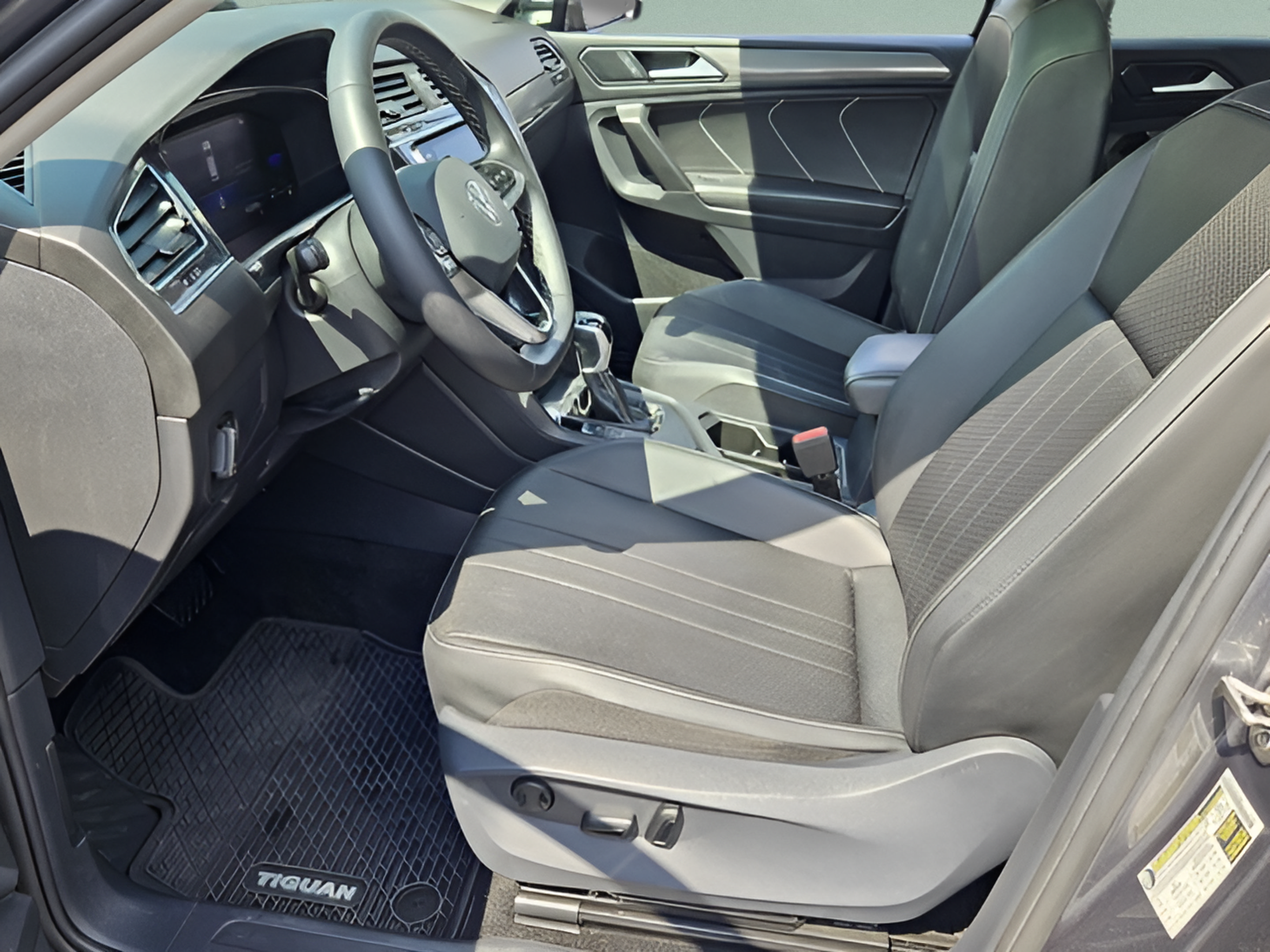 Certified 2023 Volkswagen Tiguan SE w/ Panoramic Sunroof Package FWD image 13