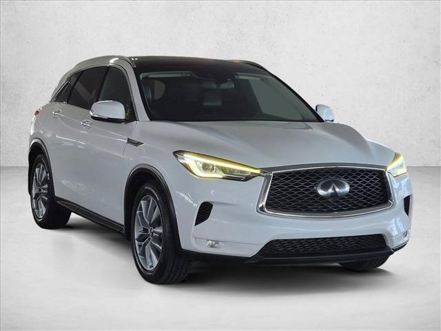 Used 2020 INFINITI QX50 Luxe w/ Navigation Package FWD image 3