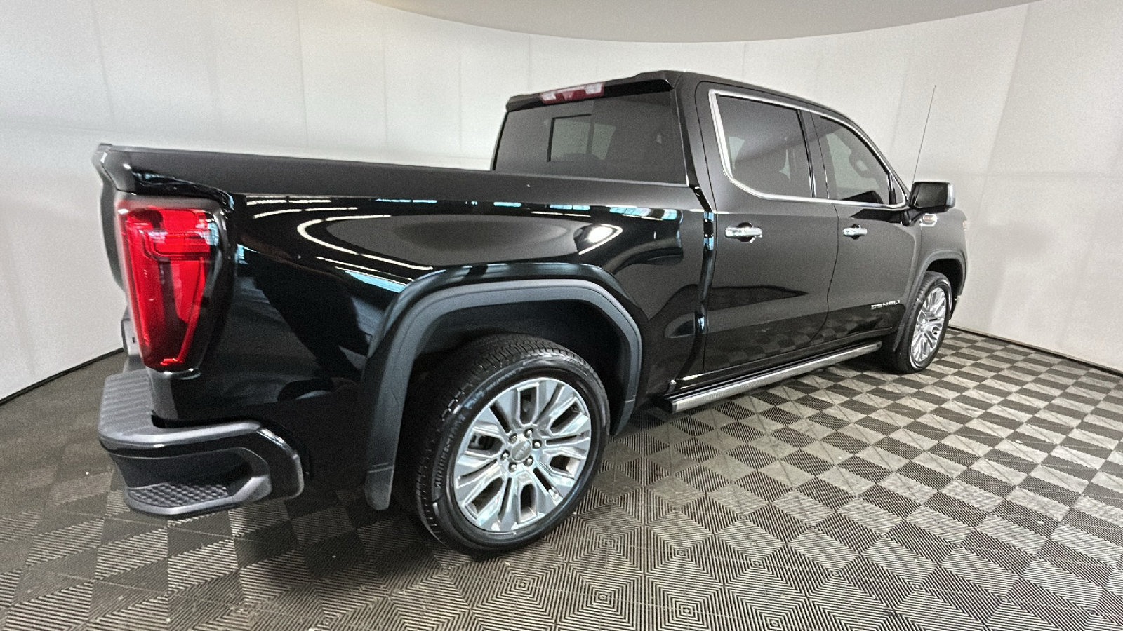 Used 2021 GMC Sierra 1500 Denali w/ Denali Ultimate Package AWD/4WD image 3