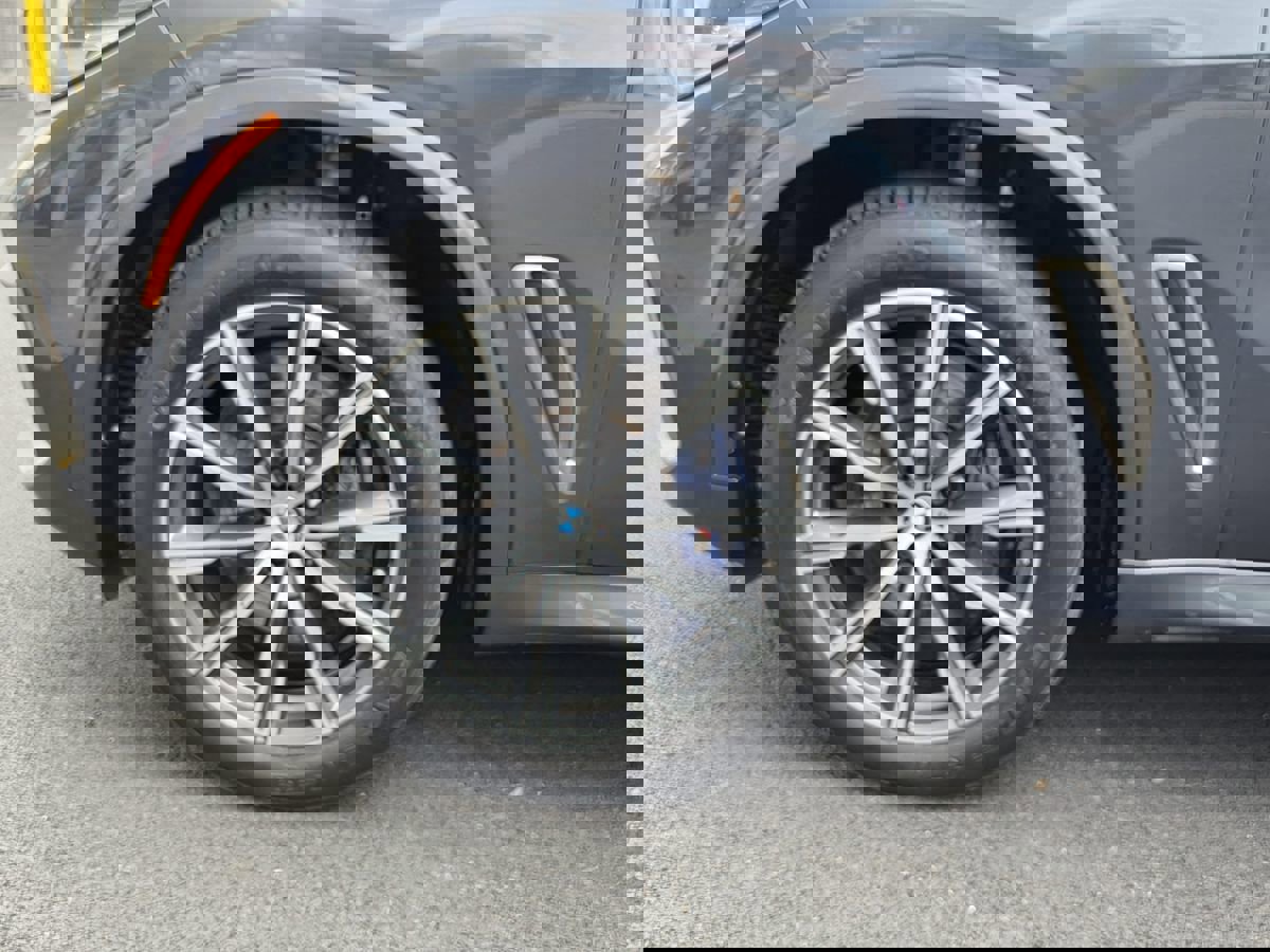 Used 2020 BMW X5 M50i w/ Premium Package image 12