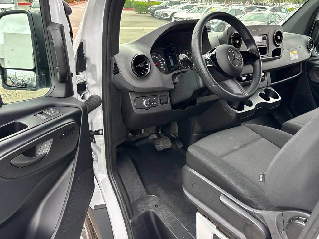 Used 2025 Mercedes-Benz Sprinter 2500 image 11