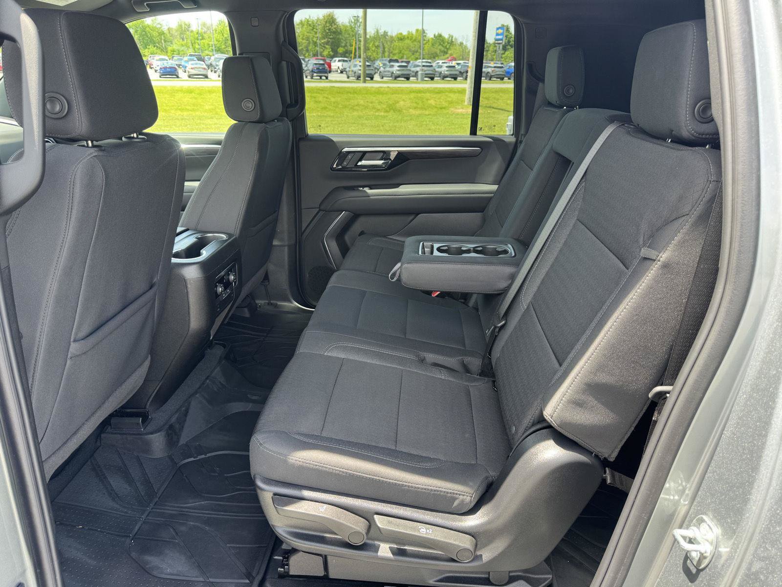Used 2025 Chevrolet Suburban LS AWD/4WD image 17
