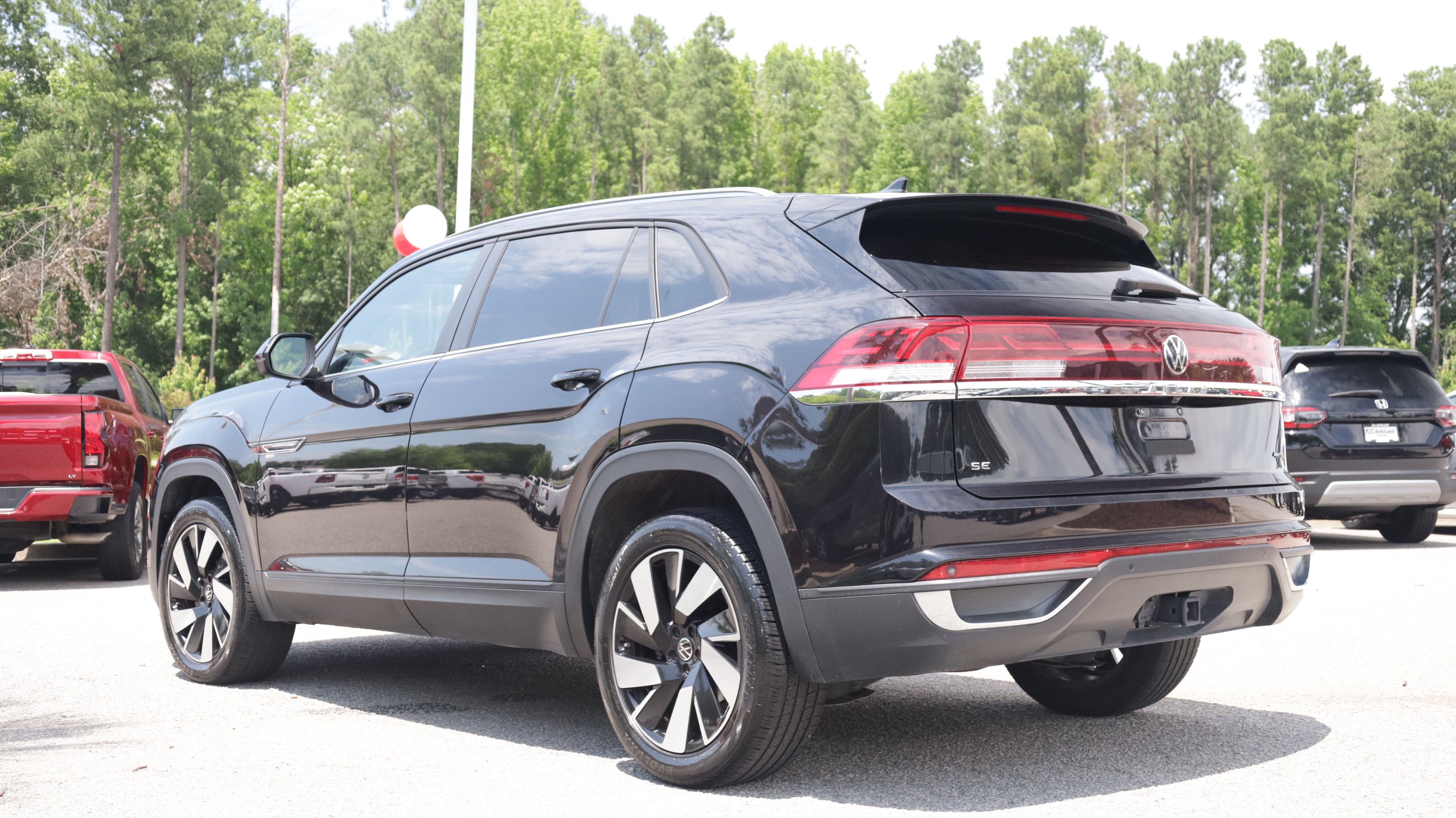Used 2024 Volkswagen Atlas Cross Sport SE AWD/4WD image 3
