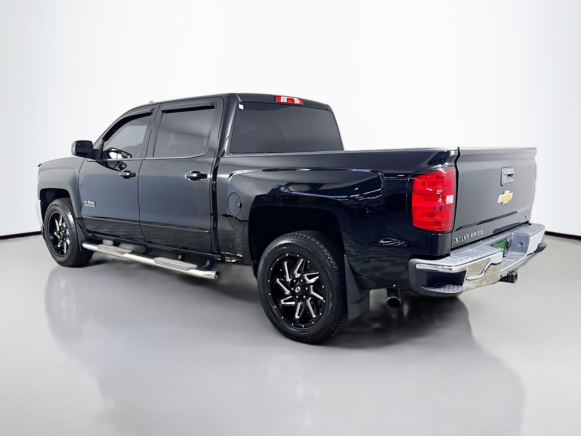 Used 2018 Chevrolet Silverado 1500 LT w/ Texas Edition RWD image 7