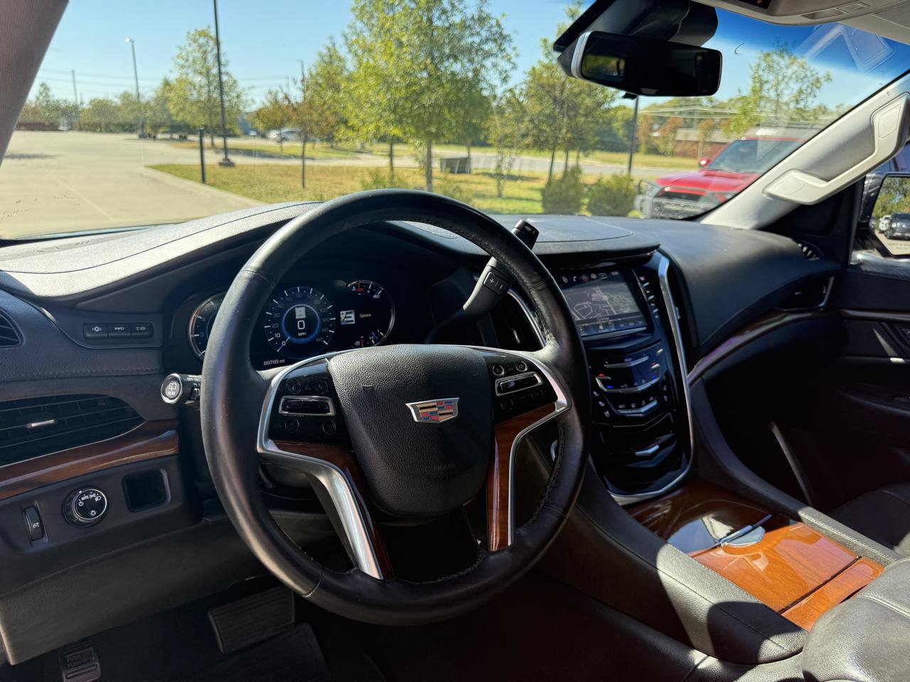 Used 2018 Cadillac Escalade Luxury RWD image 9