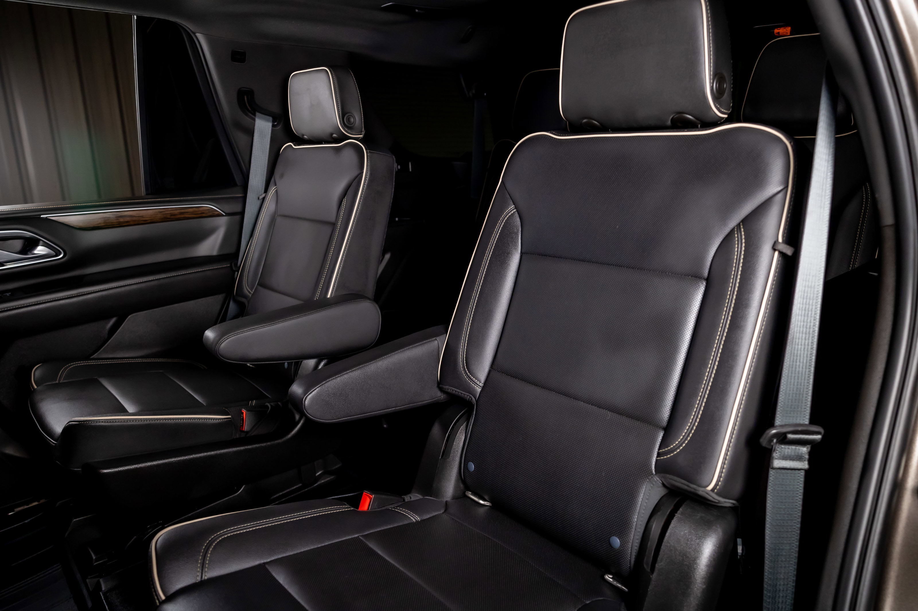 Used 2021 Chevrolet Tahoe Premier w/ Premium Package image 23