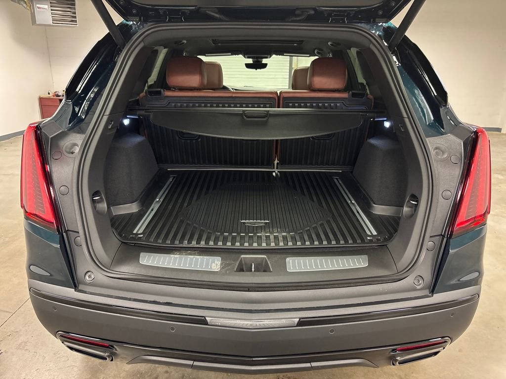New 2026 Cadillac XT5 Premium Luxury w/ LPO, ONYX Package FWD image 17