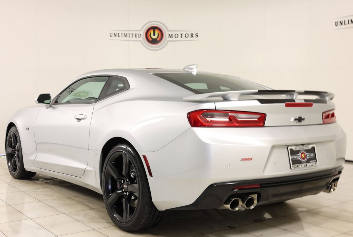 Used 2018 Chevrolet Camaro SS RWD image 4