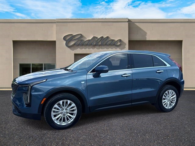 Certified 2024 Cadillac XT4 Luxury w/ Cold Weather Package FWD image 5