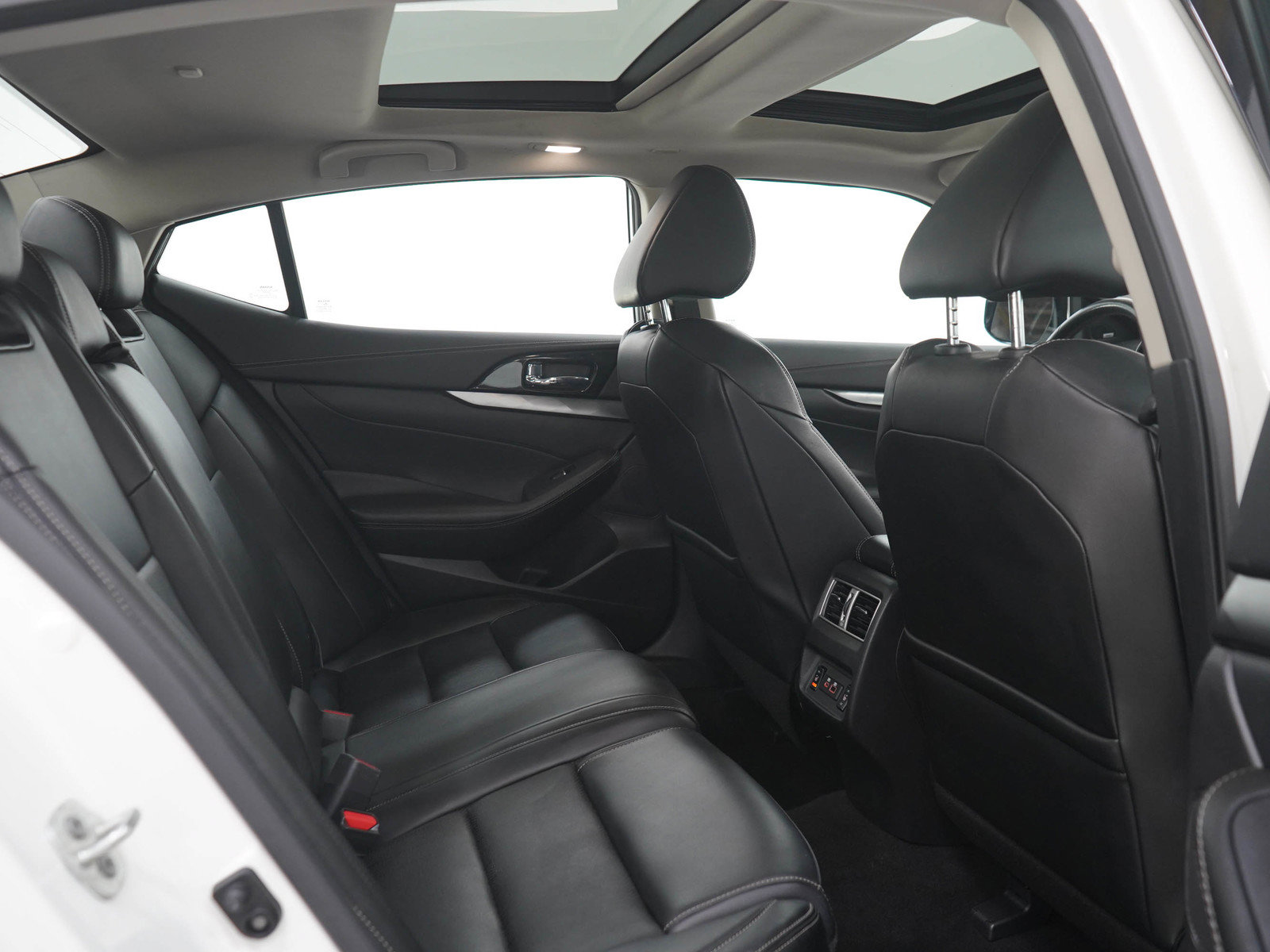 Used 2023 Nissan Maxima SL FWD image 12