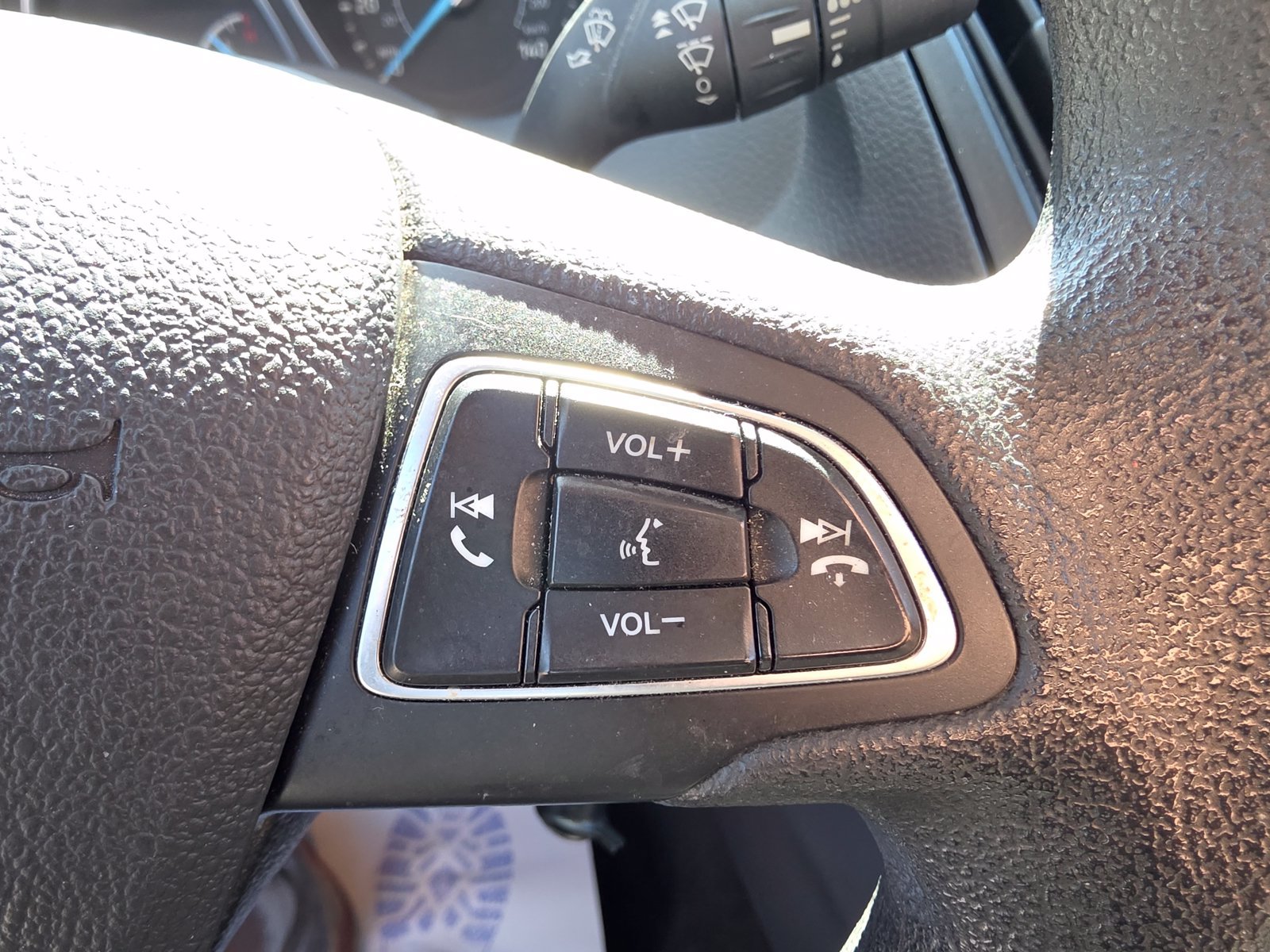 Used 2018 Ford Focus SE w/ SE Appearance Package FWD image 18