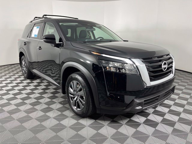Used 2025 Nissan Pathfinder SV w/ SV Premium Package AWD/4WD image 3