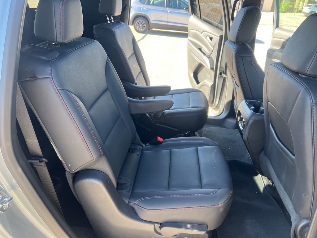 Used 2025 Chevrolet Traverse Z71 AWD/4WD image 13