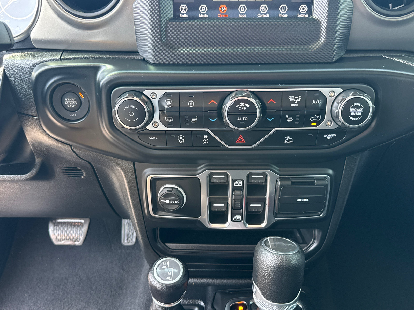 Used 2023 Jeep Gladiator Sport AWD/4WD image 13