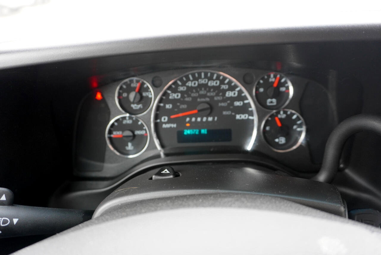 Used 2022 GMC Savana 2500 w/ Driver Convenience Package image 12