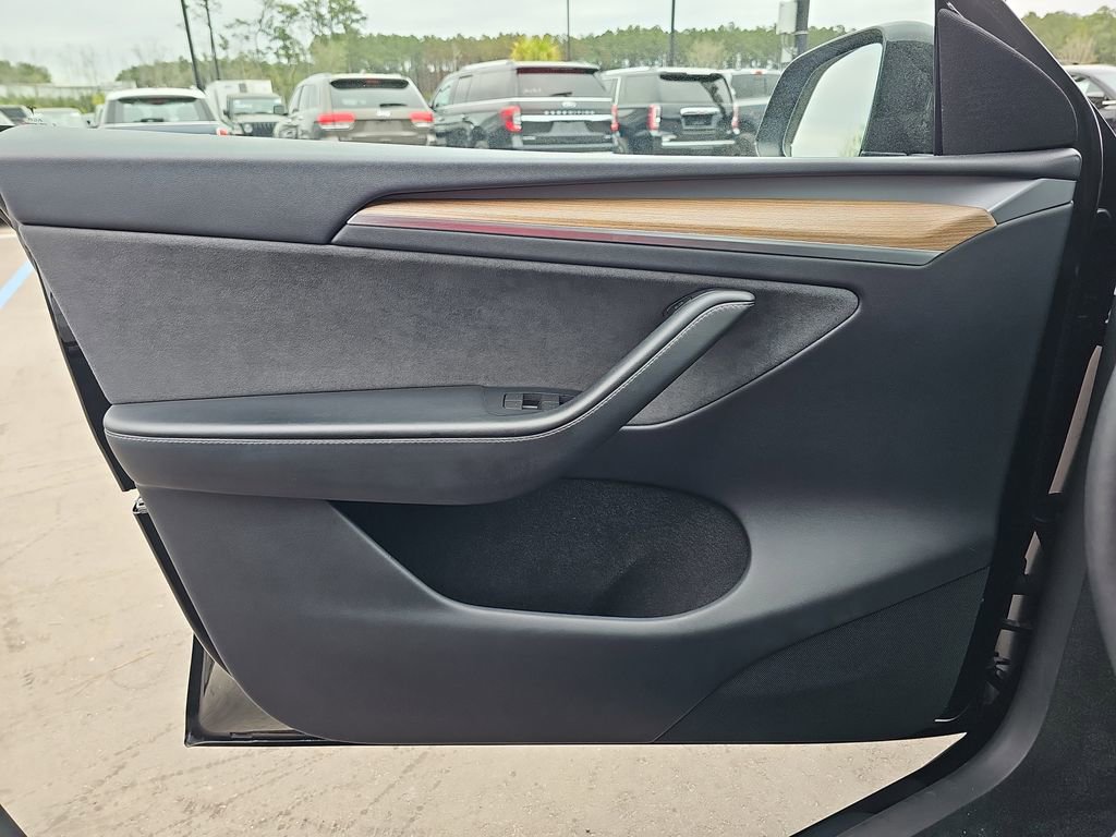 Used 2023 Tesla Model Y Long Range AWD/4WD image 32