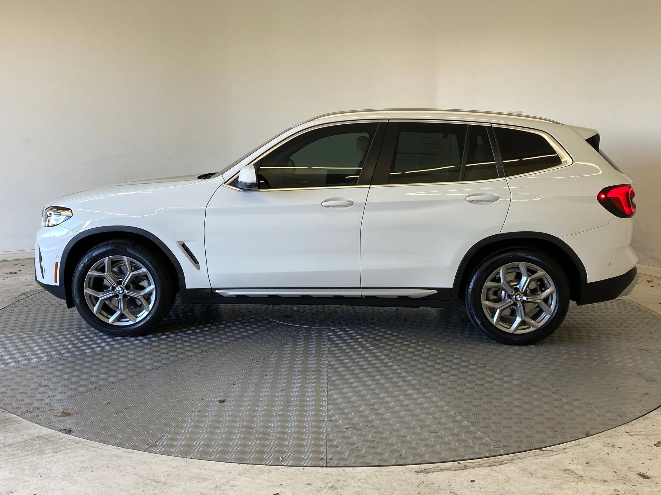 Certified 2024 BMW X3 xDrive30i w/ Convenience Package image 2