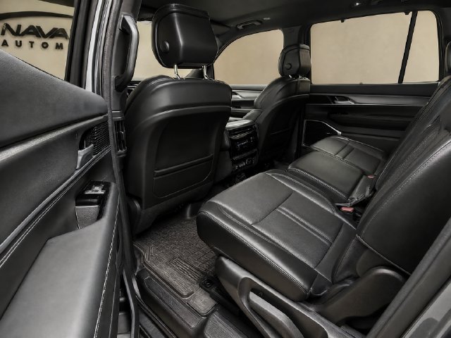 Used 2024 Jeep Wagoneer Series II w/ Convenience Group I RWD image 12
