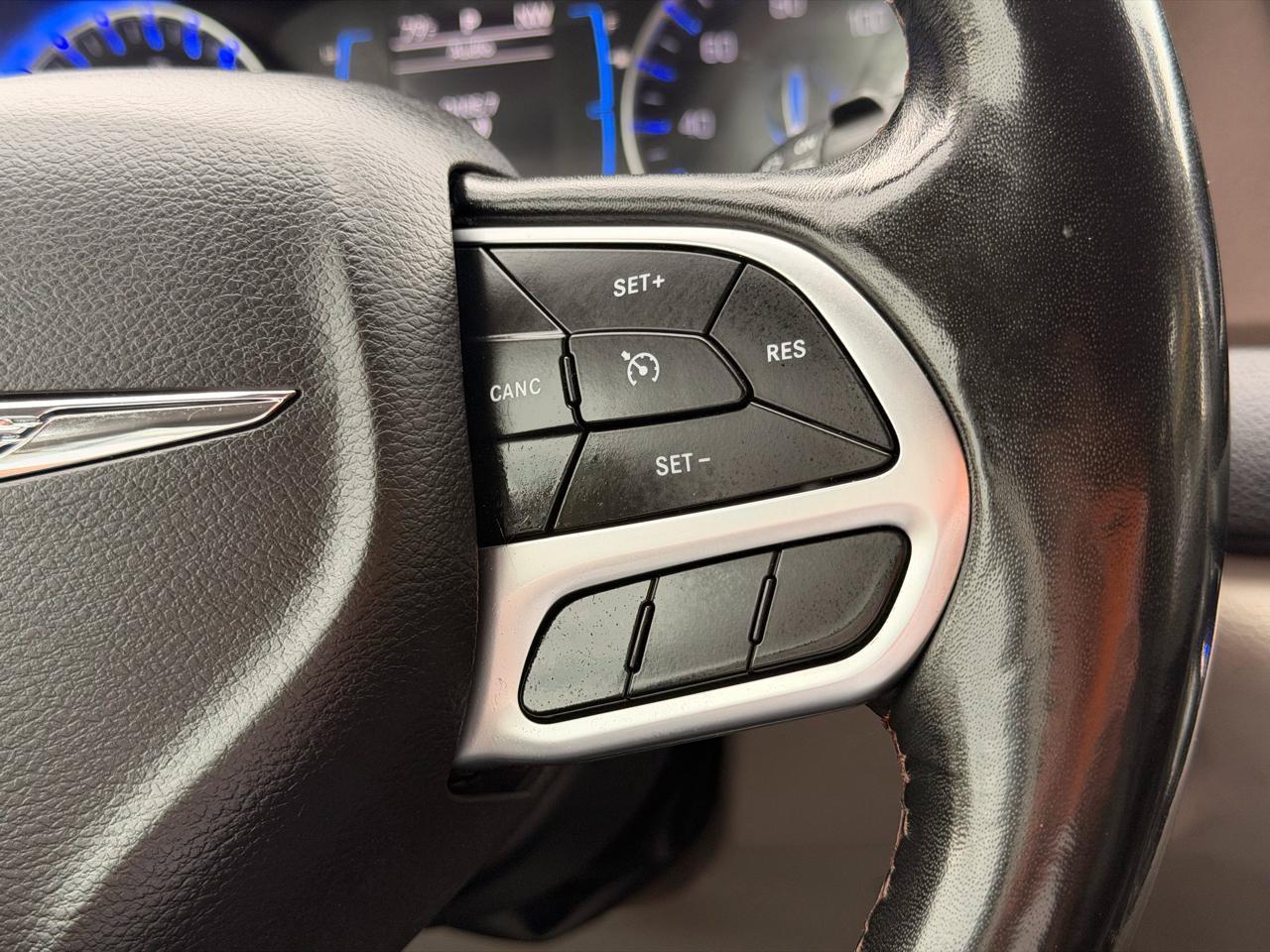 Used 2019 Chrysler Pacifica Touring-L FWD image 27