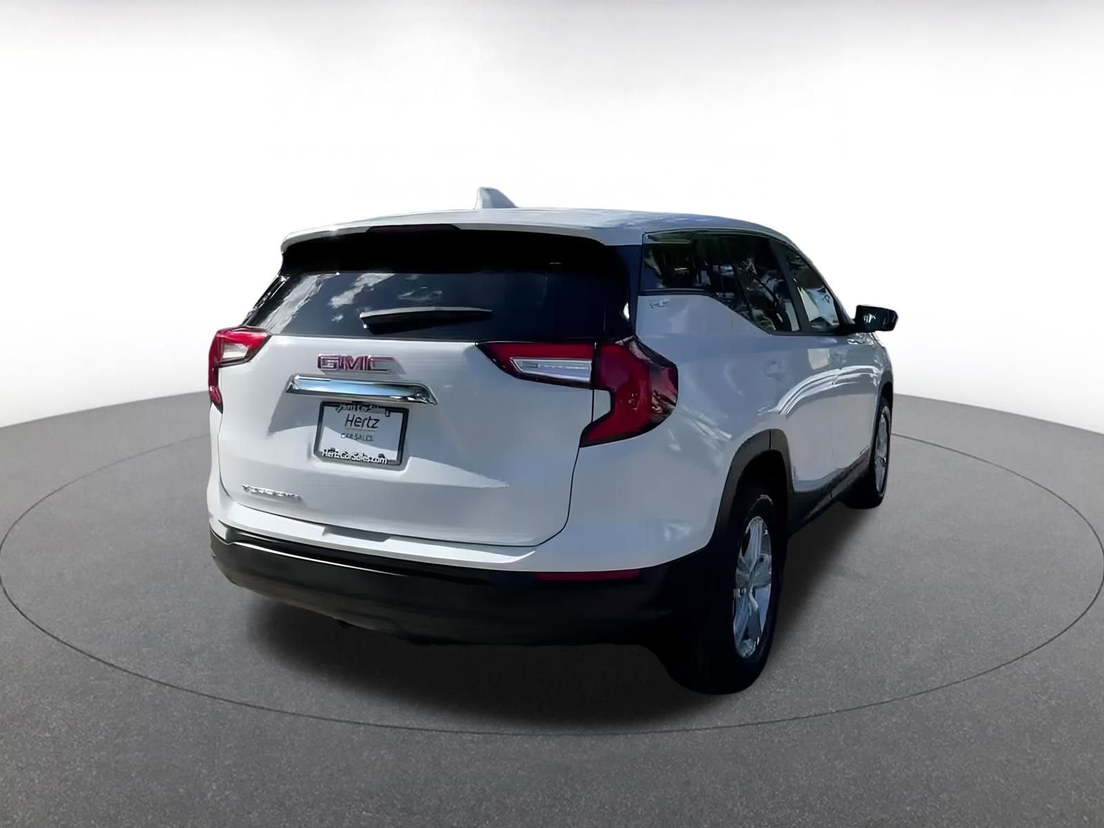 Used 2024 GMC Terrain SLE image 14