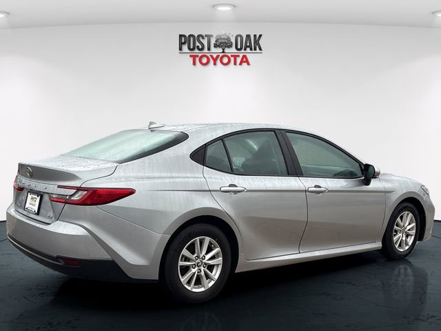 Used 2025 Toyota Camry LE image 7