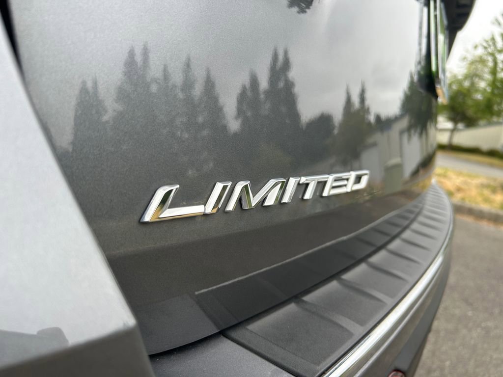 Used 2022 Ford Explorer Limited w/ Equipment Group 301A image 31