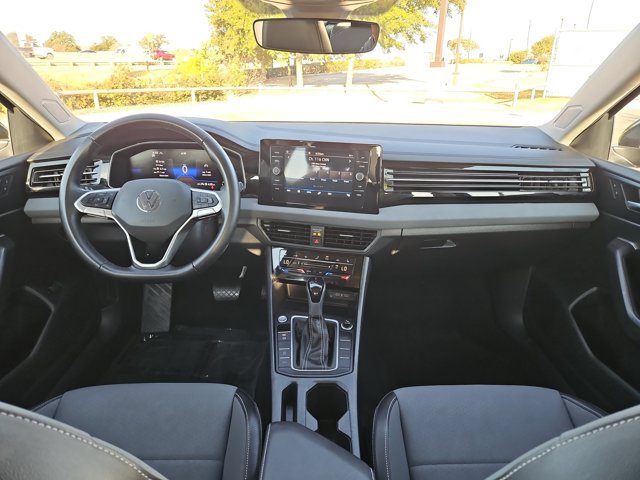 Used 2025 Volkswagen Jetta SE FWD image 17