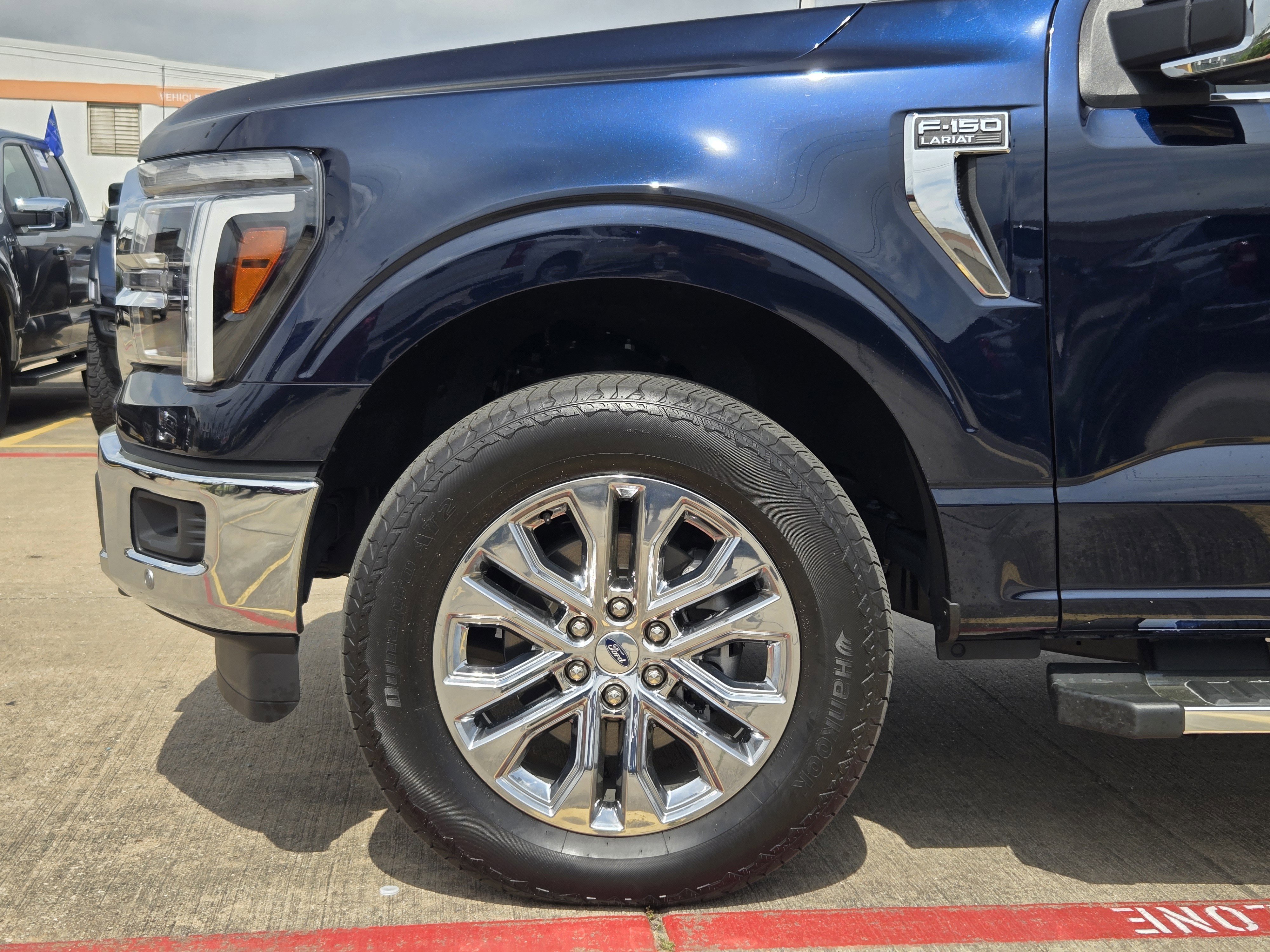 Used 2025 Ford F150 Lariat w/ Equipment Group 501A Mid image 5