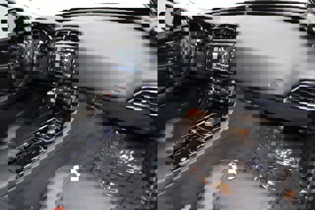 Used 2017 Jaguar XE Premium image 23