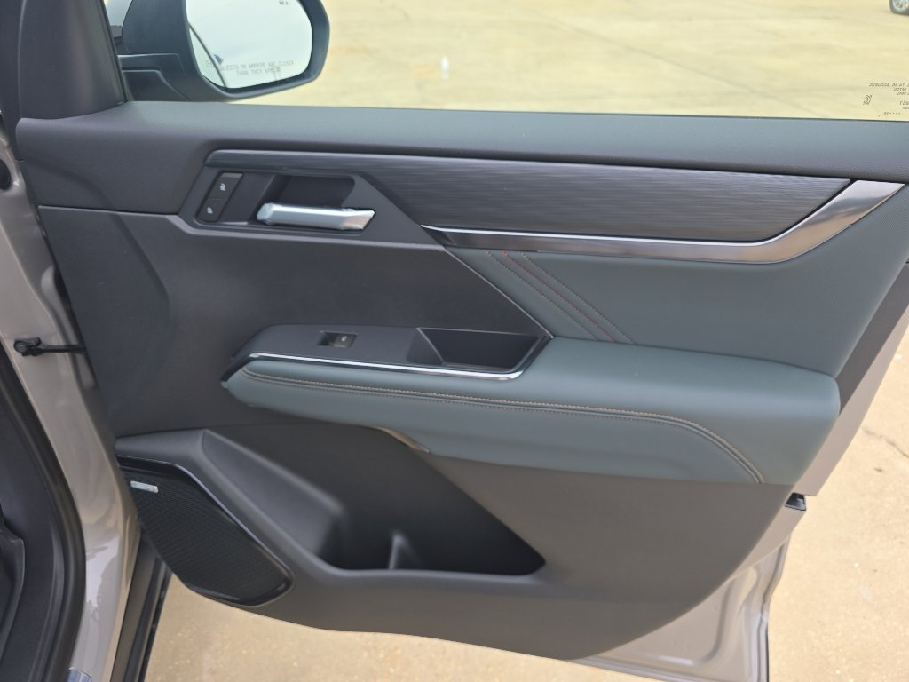 New 2026 GMC Acadia AT4 w/ LPO, Floor Liner Package AWD/4WD image 16