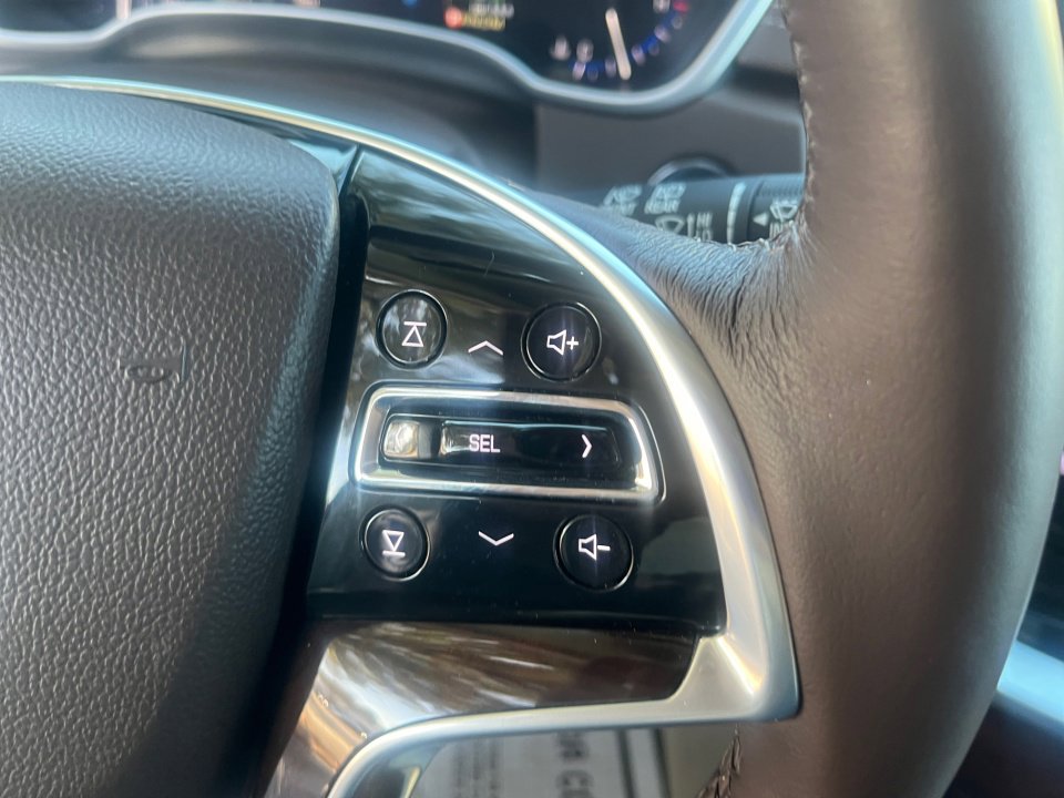 Used 2016 Cadillac SRX Luxury w/ Driver Awareness Package image 19