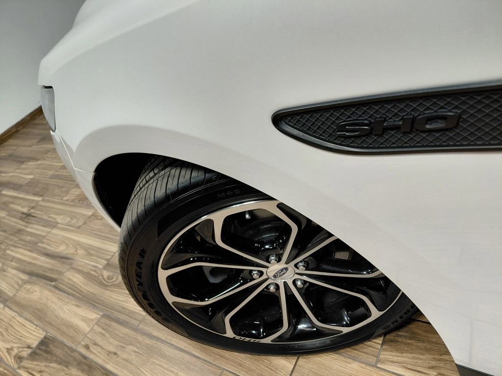 Used 2018 Ford Taurus SHO image 31