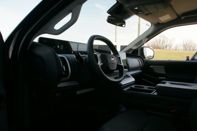 Used 2025 Ford Expedition Max Active image 13