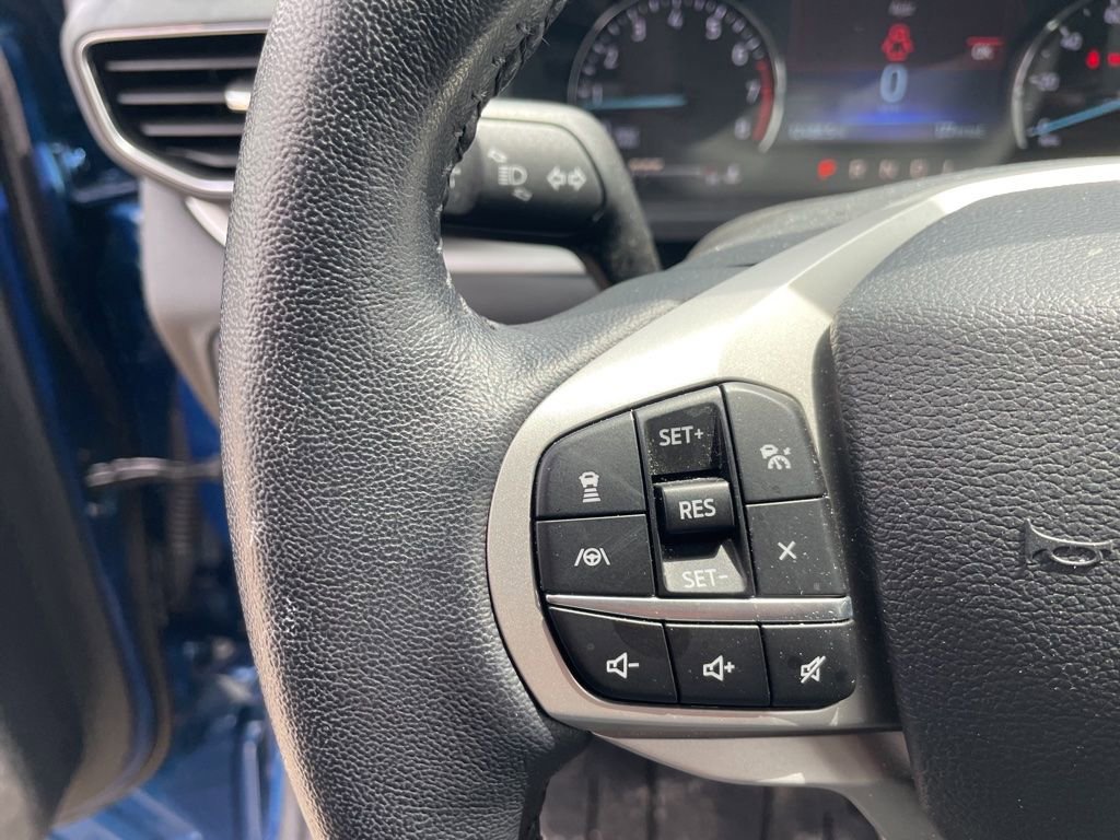 Used 2022 Ford Explorer XLT w/ Equipment Group 202A AWD/4WD image 18