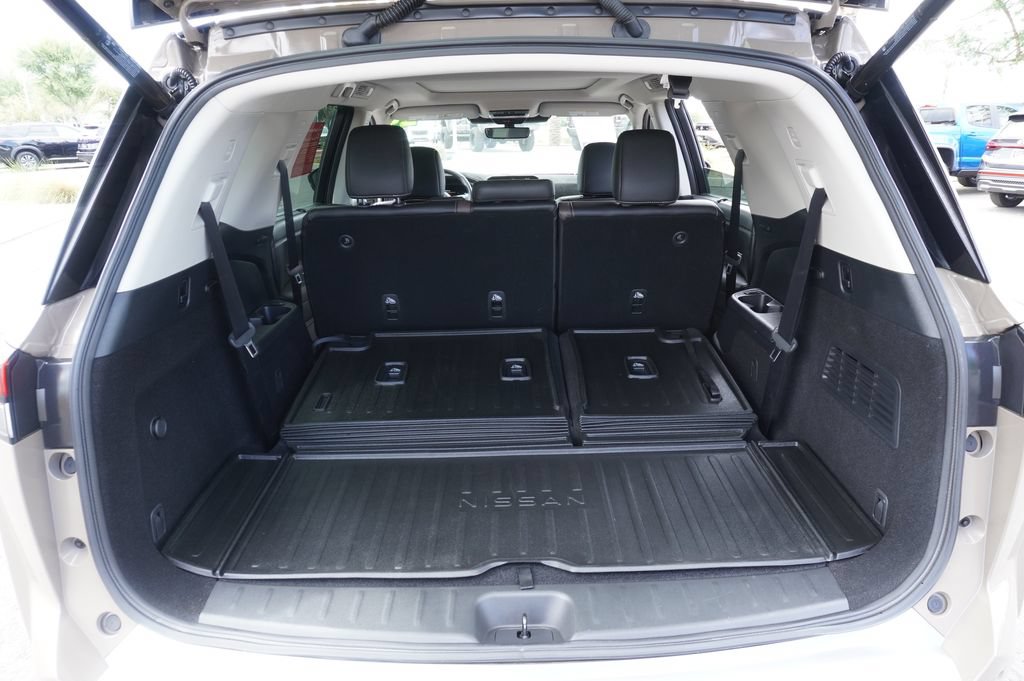 Certified 2024 Nissan Pathfinder Platinum w/ Cargo Package AWD/4WD image 8