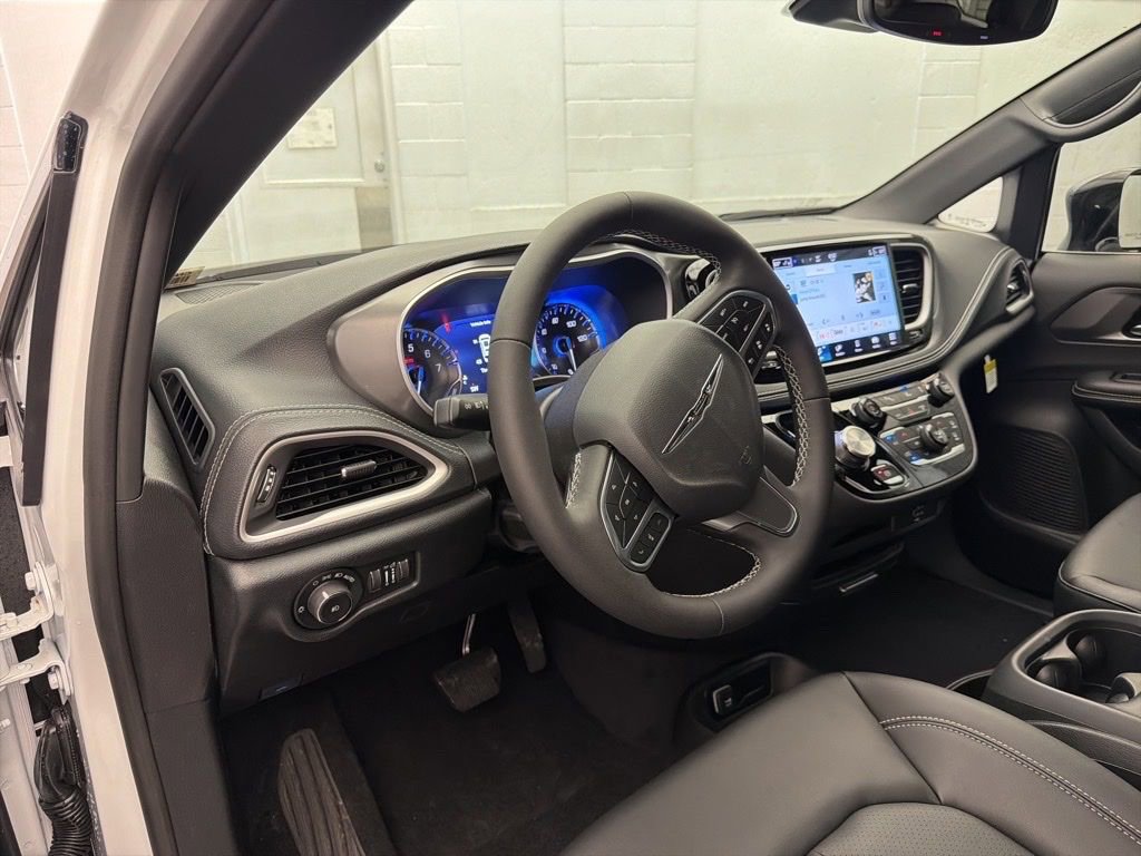 New 2026 Chrysler Pacifica Select FWD image 13
