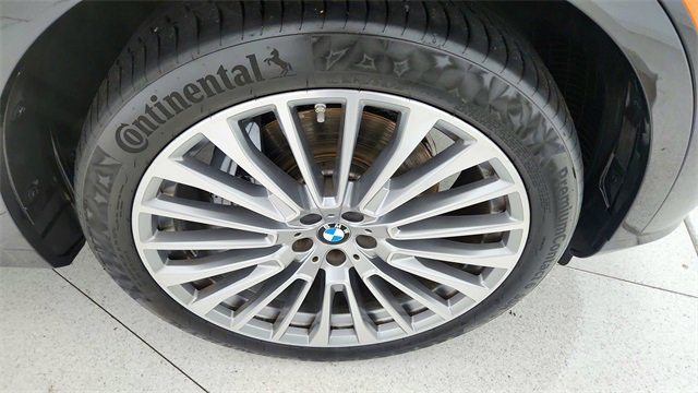 Used 2025 BMW X7 xDrive40i w/ Executive Package image 61