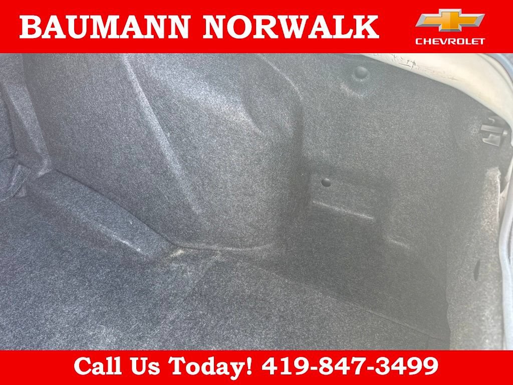 Used 2013 Dodge Challenger SXT RWD image 36