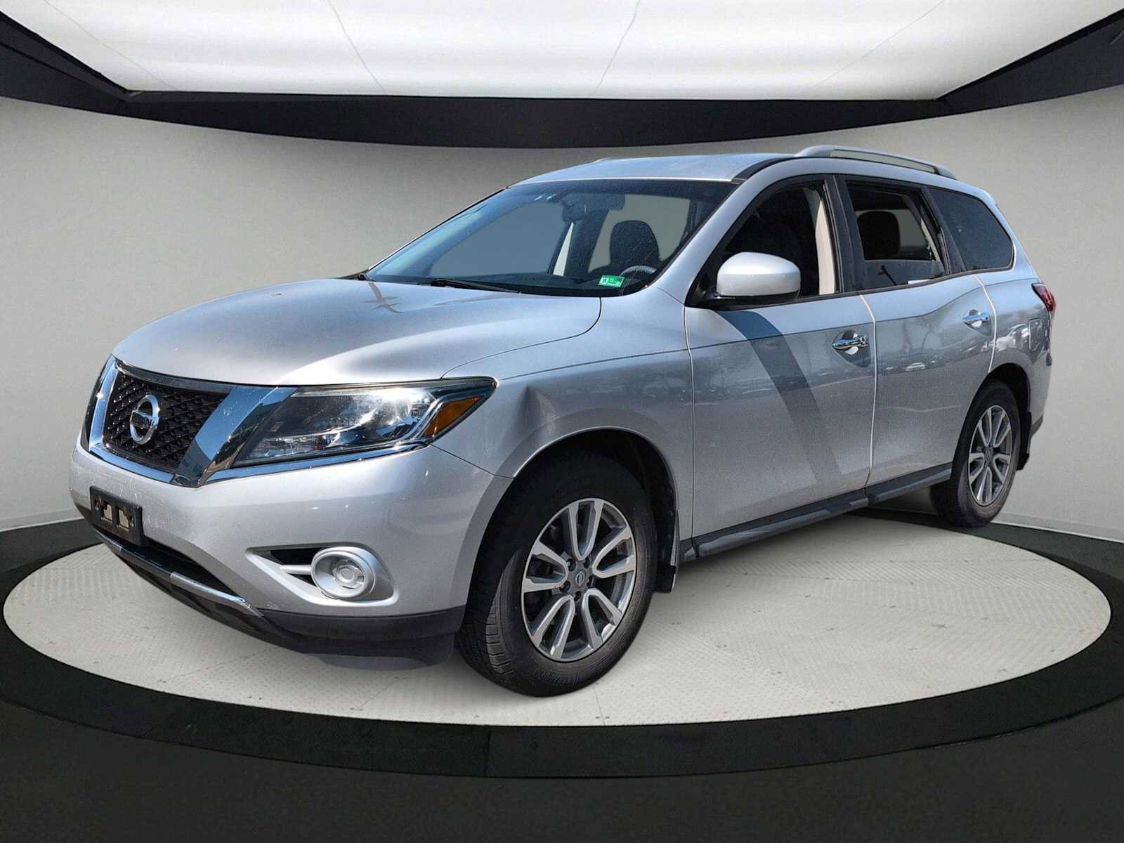 Used 2014 Nissan Pathfinder SV image 4