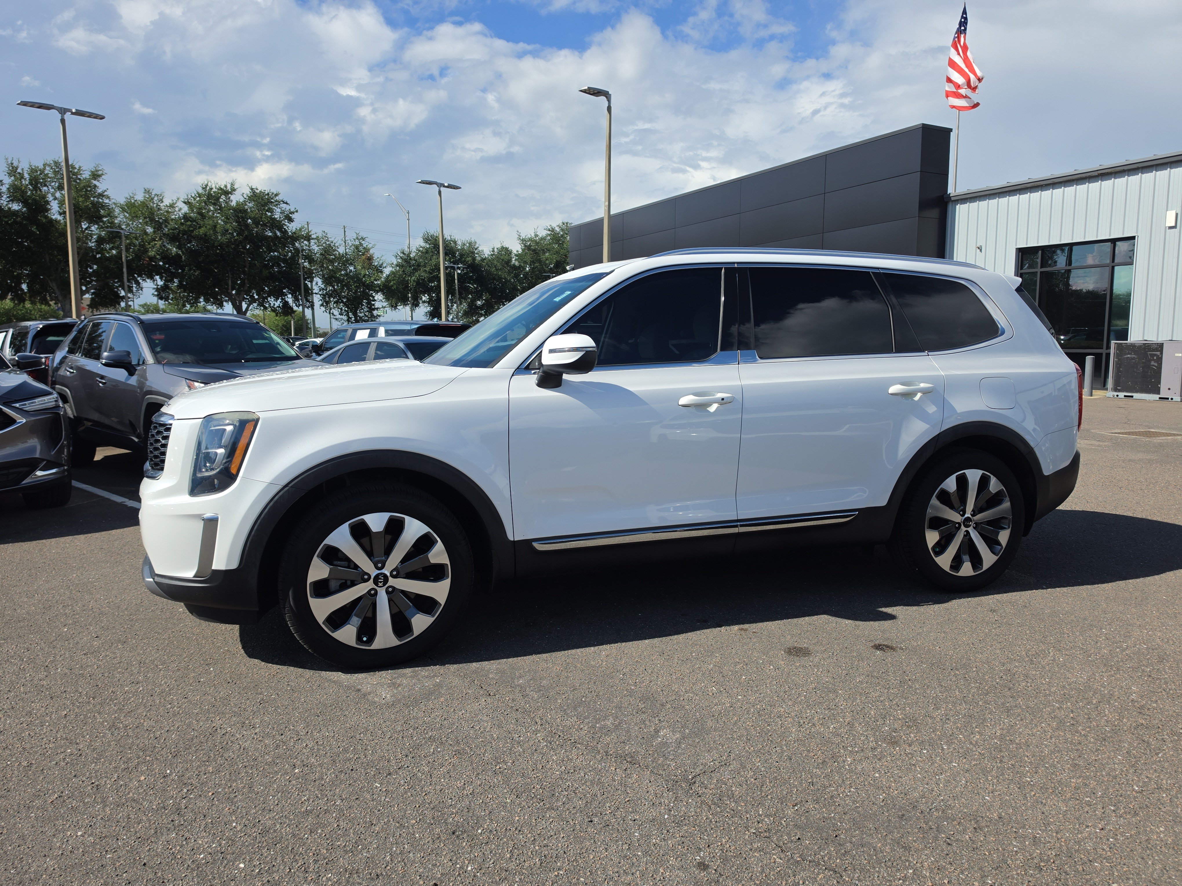 Certified 2021 Kia Telluride EX w/ EX Premium Package FWD image 5