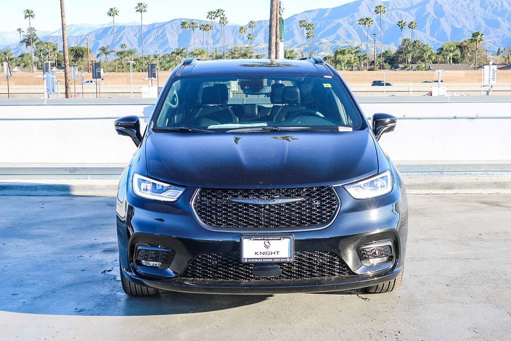 New 2026 Chrysler Pacifica Select w/ S Appearance Package FWD image 3