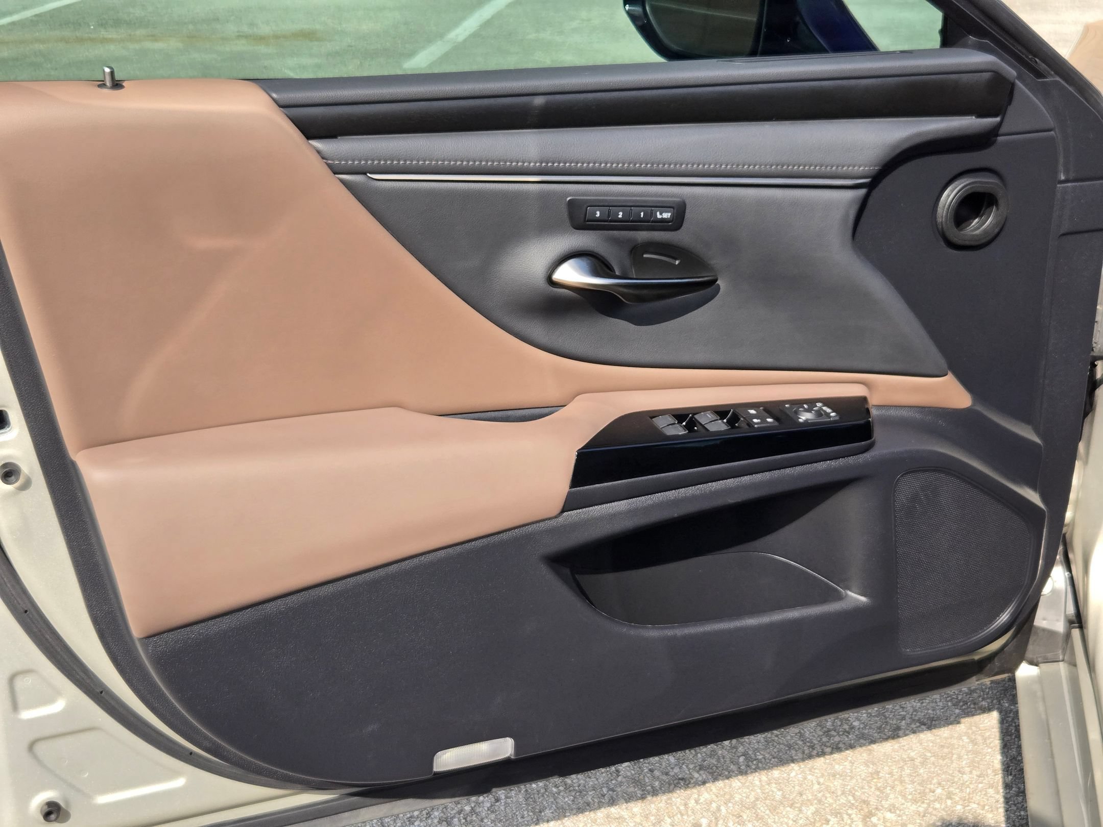 Used 2023 Lexus ES 350 w/ Premium Package FWD image 11