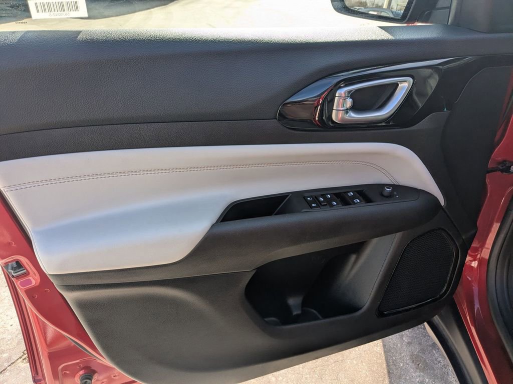 Used 2025 Jeep Compass Limited image 11