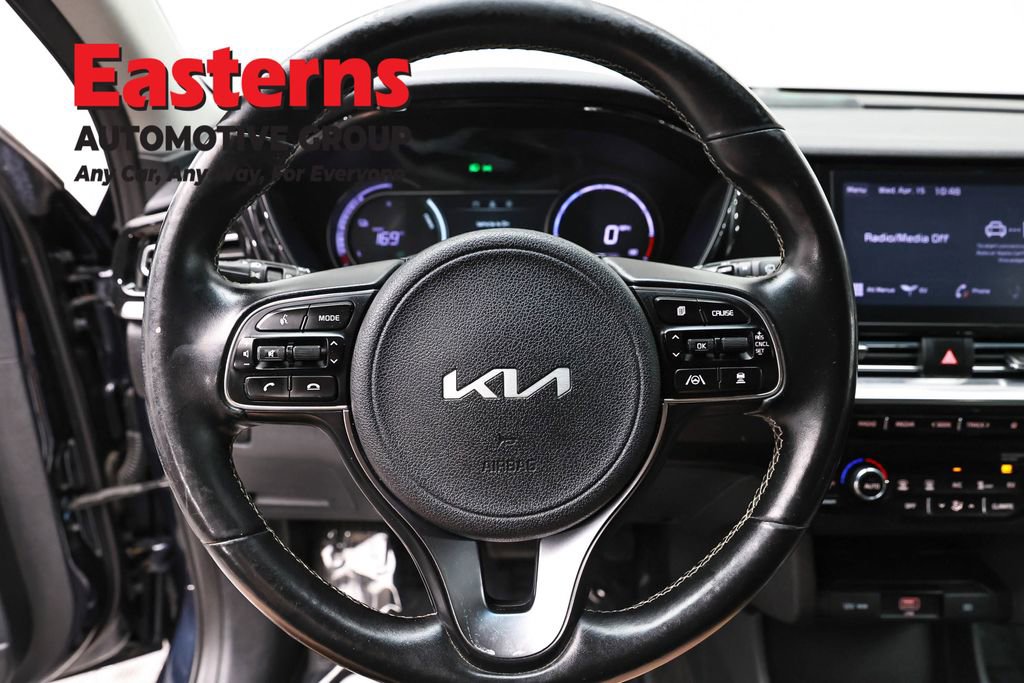 Used 2022 Kia Niro EX w/ Cold Weather Package FWD image 10