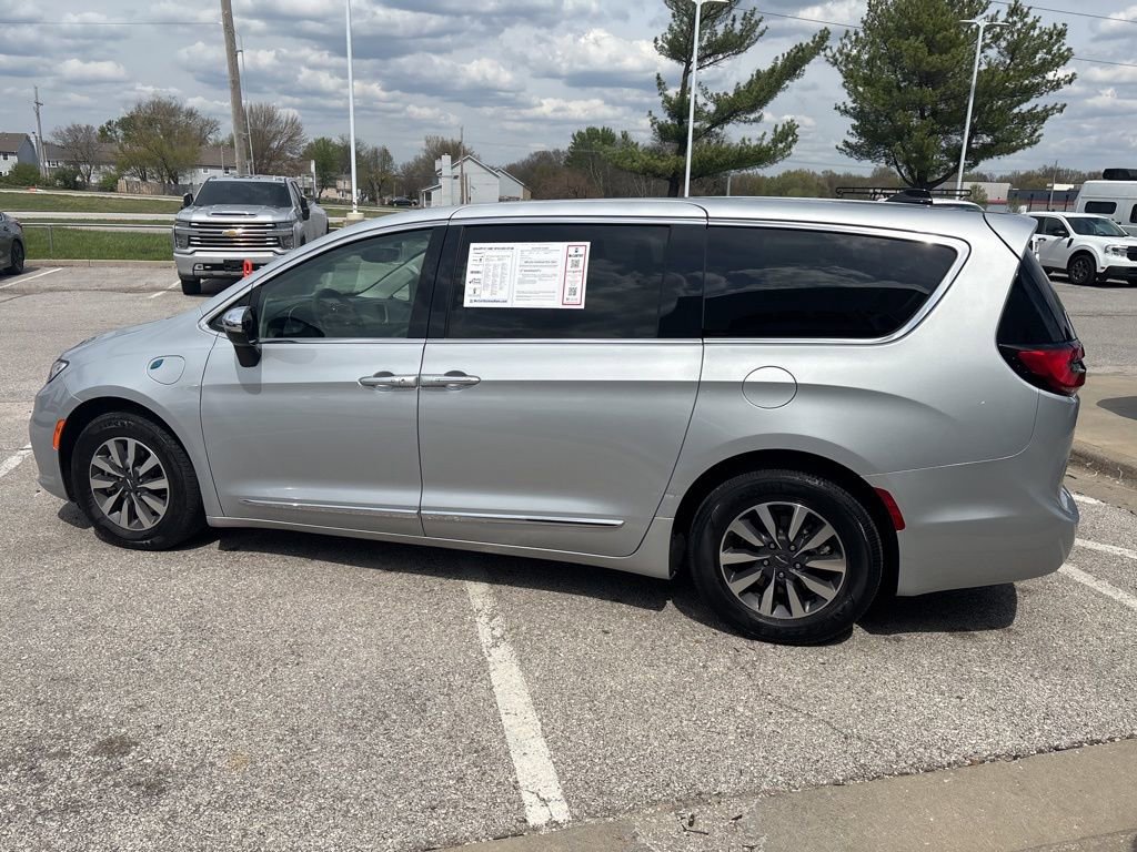 Used 2023 Chrysler Pacifica Limited image 19