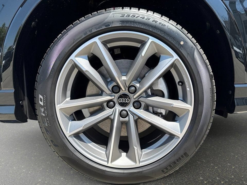 Certified 2025 Audi Q3 2.0T Premium w/ Convenience Package AWD/4WD image 8