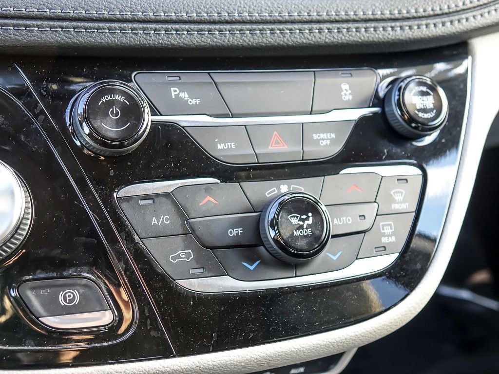 Used 2020 Chrysler Pacifica Limited FWD image 22