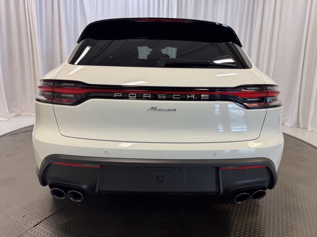 Certified 2025 Porsche Macan w/ Premium Package Plus AWD/4WD image 38