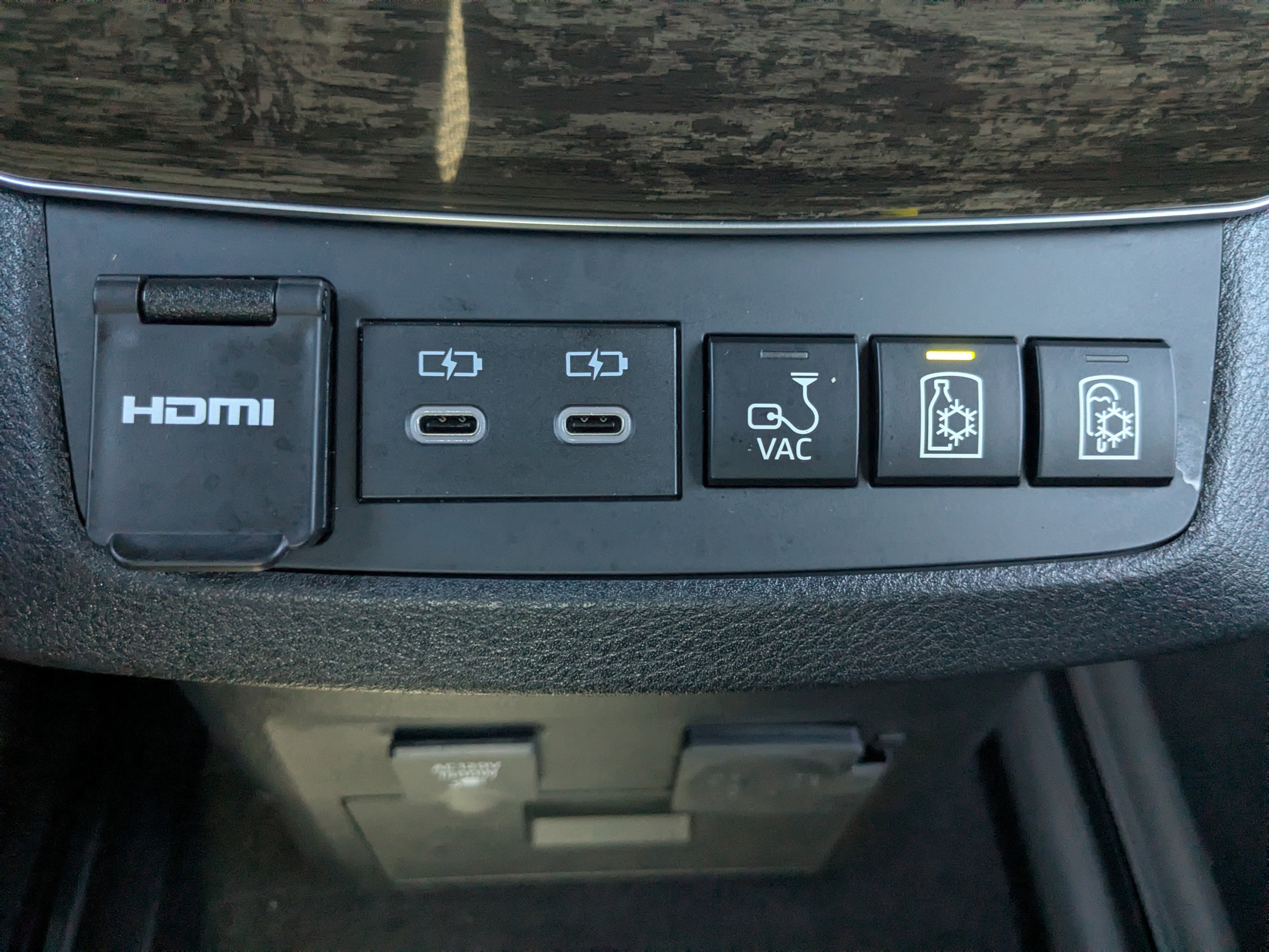 Used 2025 Toyota Sienna Platinum image 20